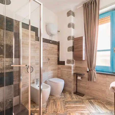 Sa Omu 'eccia Nyaraló *